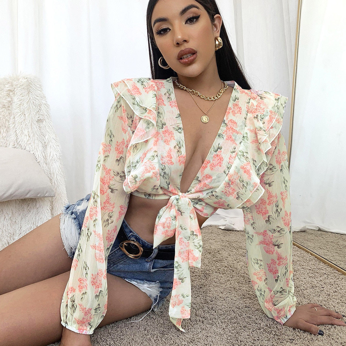 Dame elegant bluse med blomsterdesign og flæsedetaljer Stilla