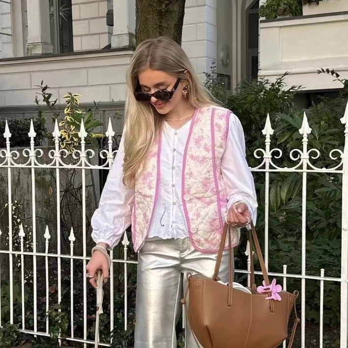 Dame quiltet vest med blomsterdesign og praktiske lommer Stilla