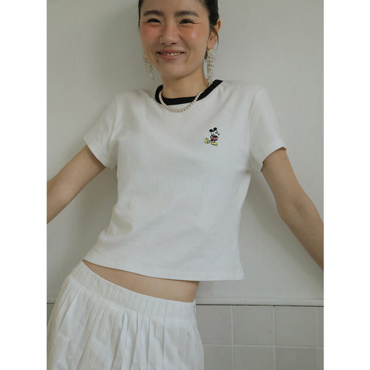 Dame afslappet kortærmet top med kontrasterende halsudskæring og stilfuld snit Stilla