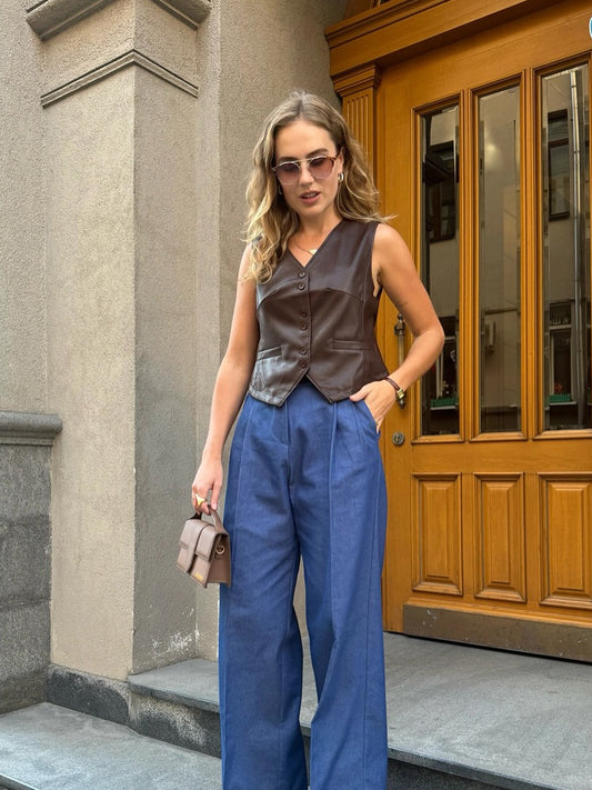 Dame figursyet kunstlædervest med knapdetaljer Stilla