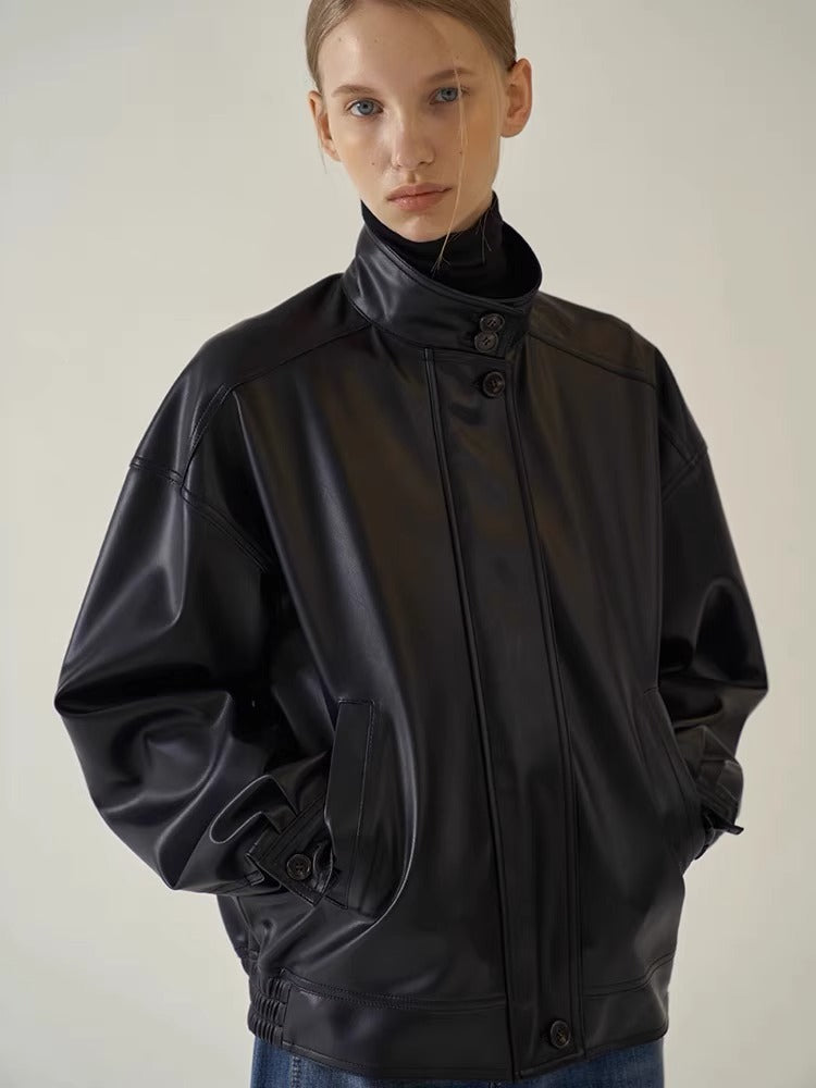 Dame afslappet læderjakke i moderne snit med højt lukket krave og praktiske lommer Stilla