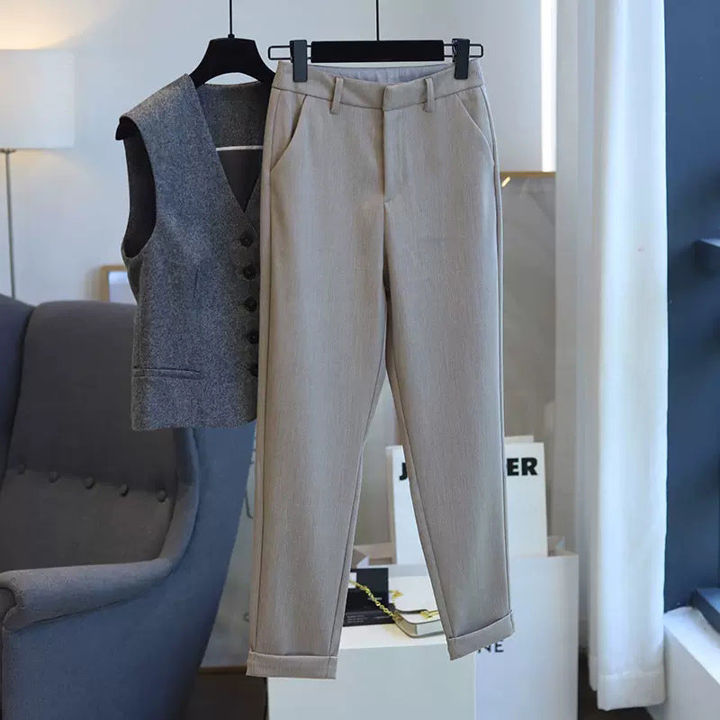 Dame elegant blazer-bukser-sæt med tætsiddende vest og smalskårede bukser Stilla