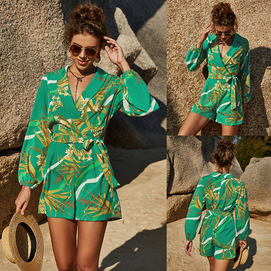 Dame jumpsuit med floralt design og afslappet wrapped stil Stilla