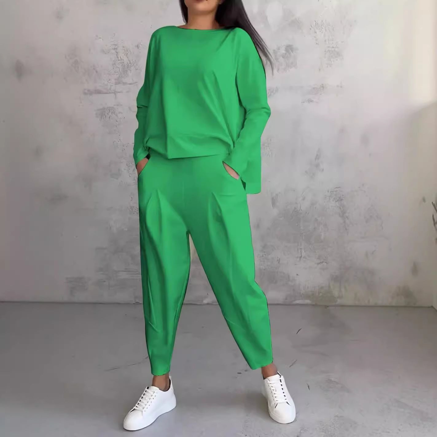 Dame afslappet jumpsuit-sæt med fashionable oversized snit og praktiske lommer Stilla