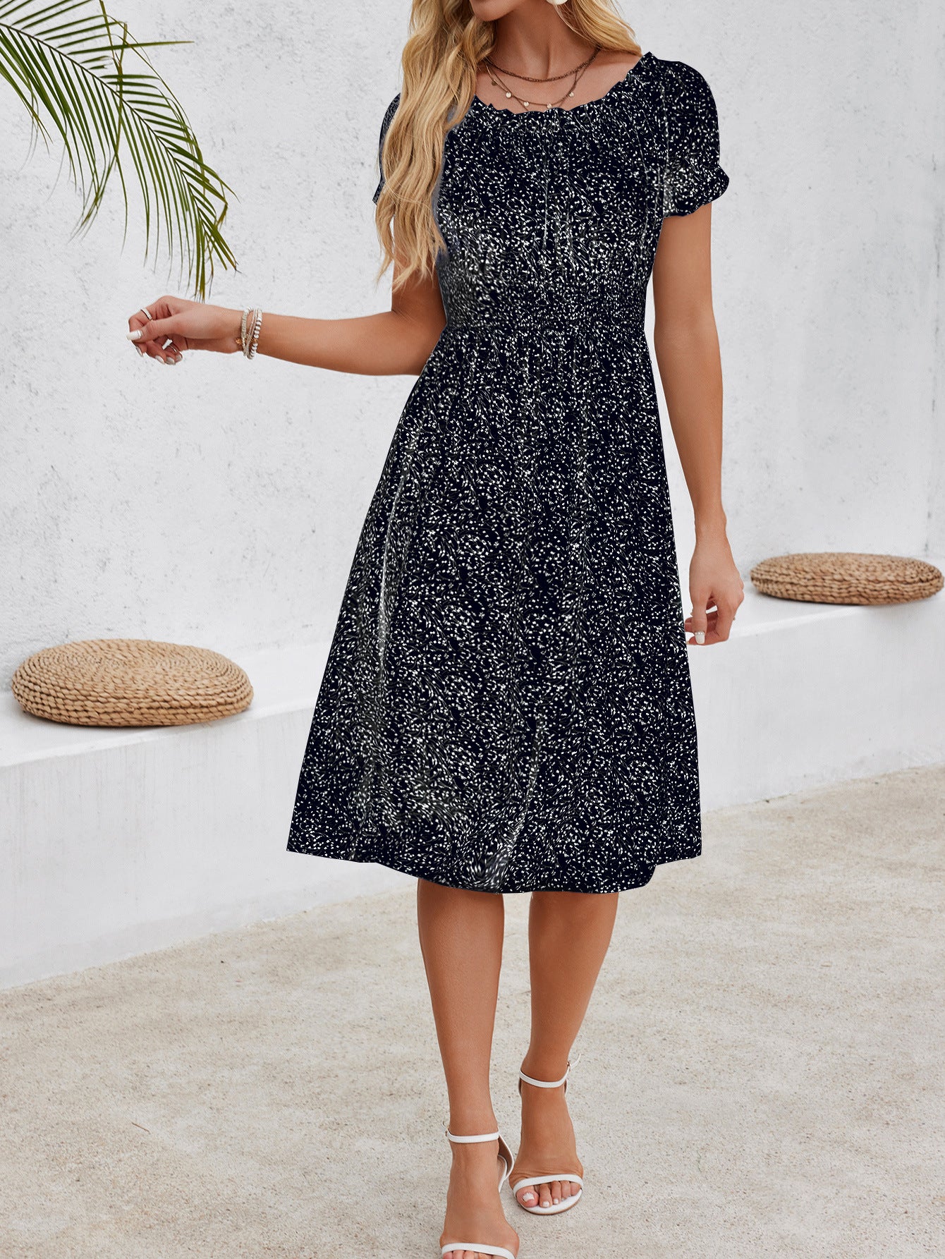 Dame A-linje kjole med fint prikkemønster og elastisk taljebånd Stilla