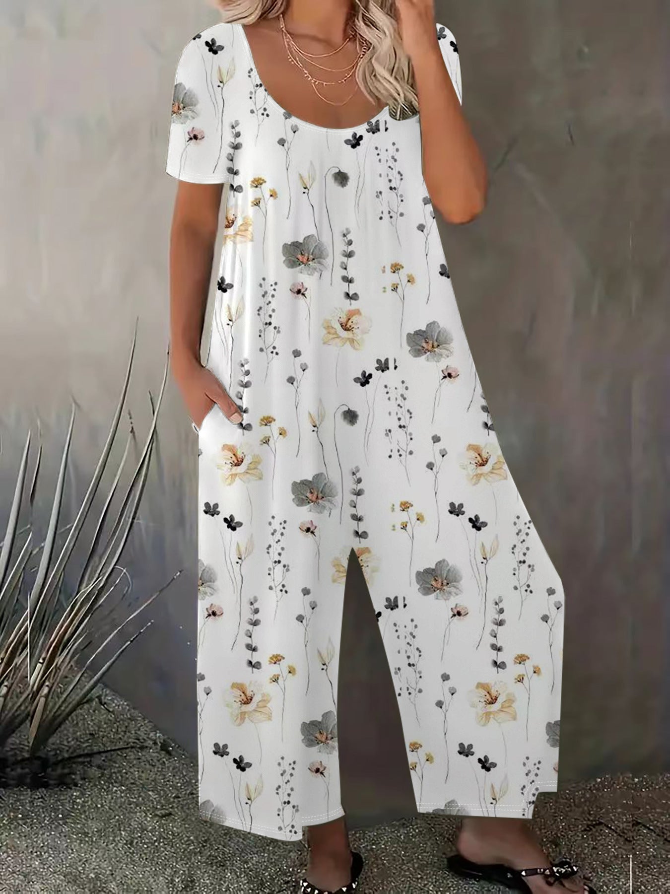 Damer bred blomster-jumpsuit med lommer og bådudskæring Stilla