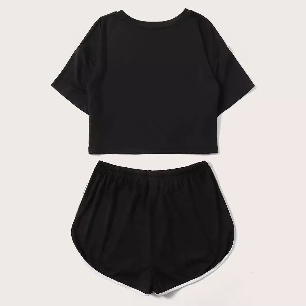 Dame afslappet pyjamasæt med kort top og shorts Stilla