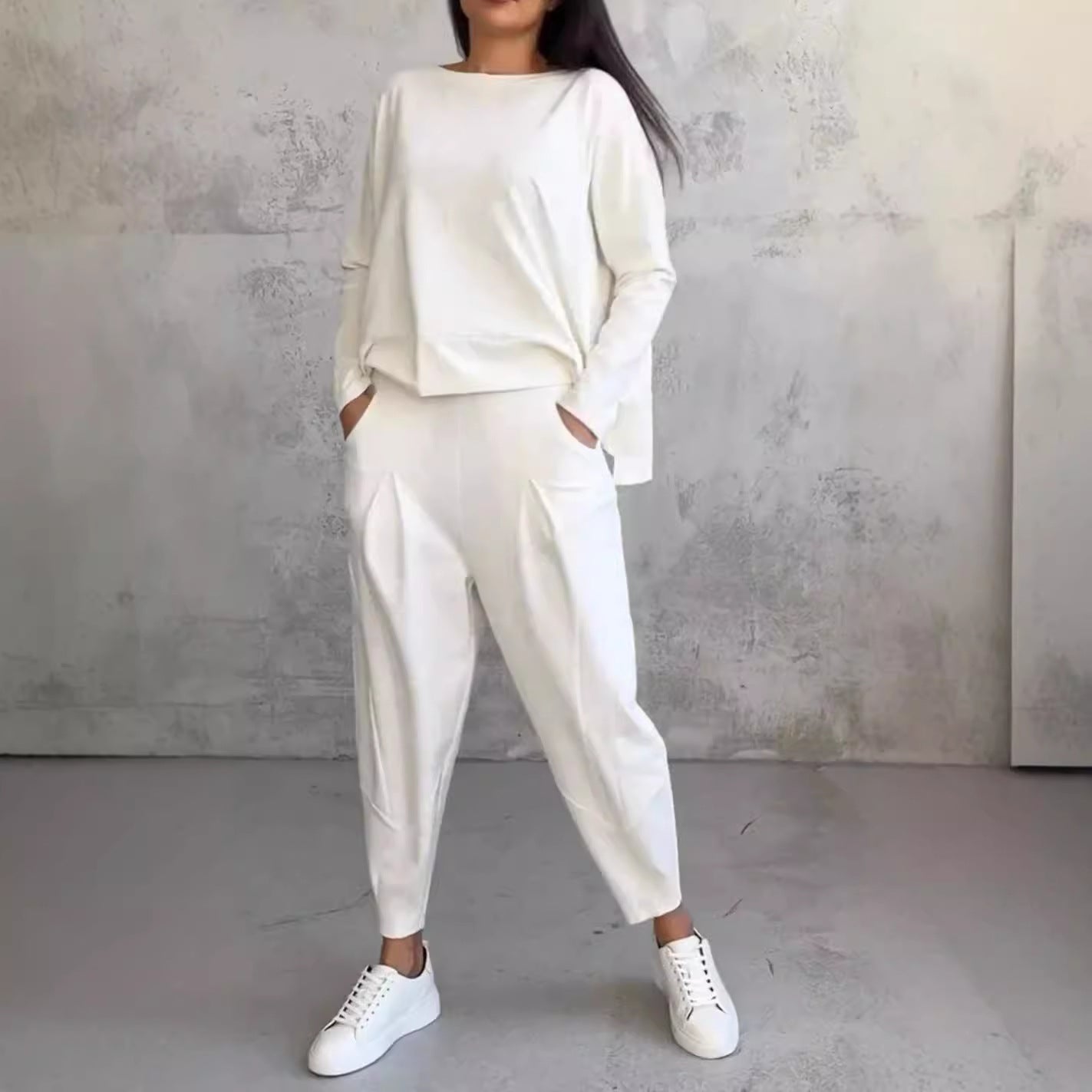 Dame afslappet jumpsuit-sæt med fashionable oversized snit og praktiske lommer Stilla