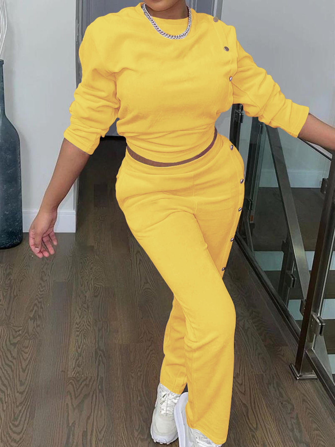 Dame Sporty fritidsoutfit med knapbart overdel og elastiske bukser Stilla