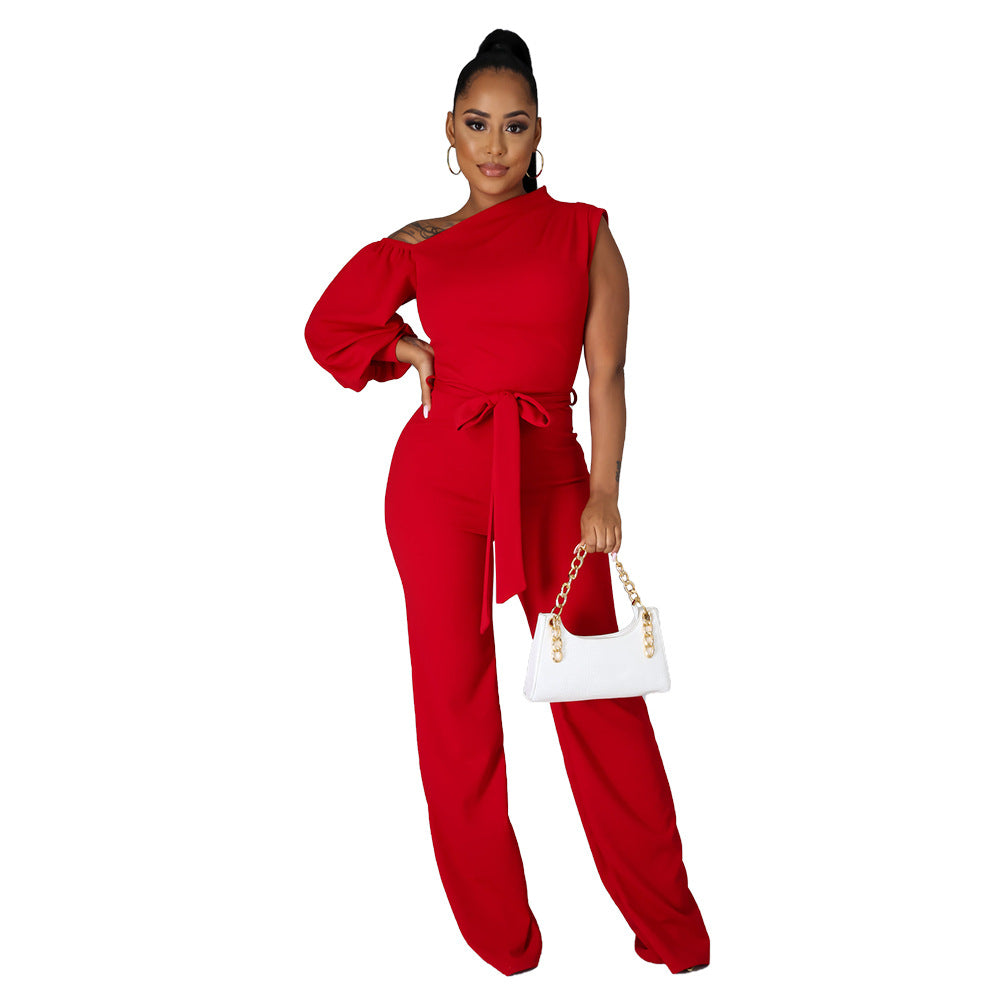Dame jumpsuit med asymmetrisk snit og voluminøse ærmer Stilla