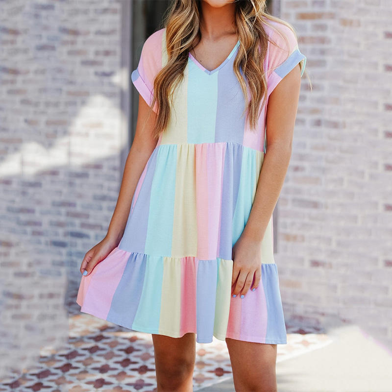 Dame afslappet kortærmet kjole med farverigt stribemønster Stilla