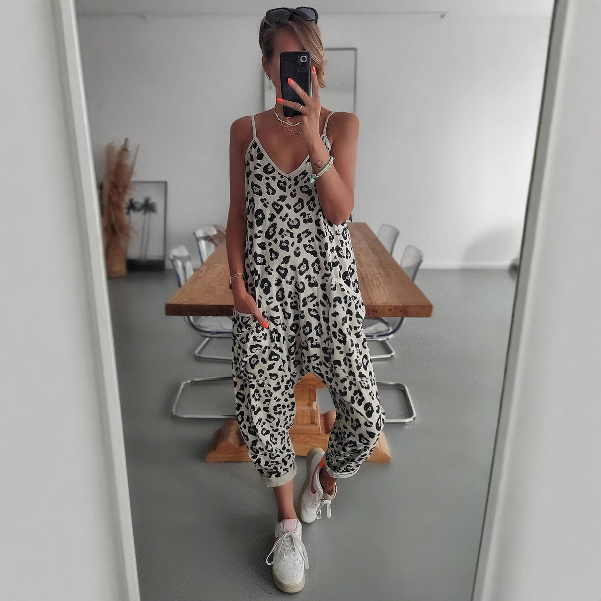 Dame jumpsuit med afslappet leopardmønster og praktiske lommer Stilla
