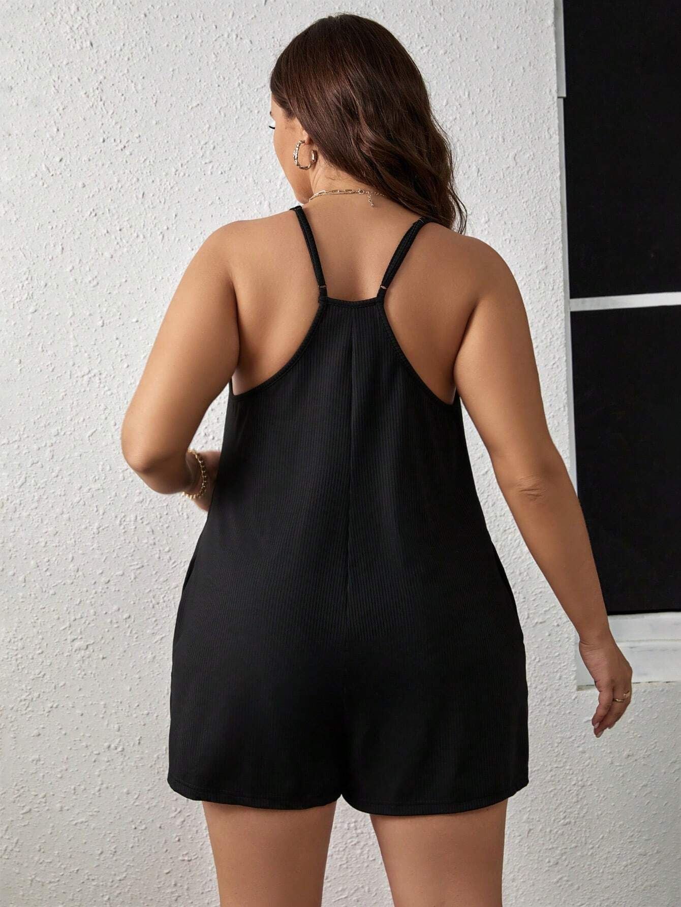 Dame komfortabel jumpsuit med justerbare stropper og sidelommer Stilla