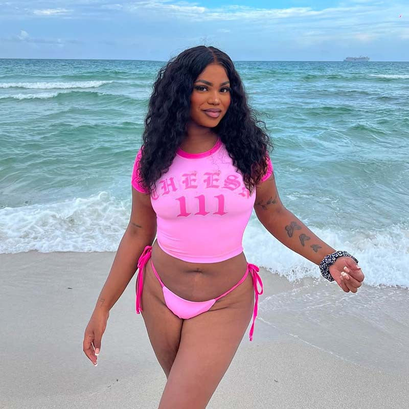 Dame Cropped Graphic T-shirt og High-Waisted Bikini Sæt Stilla