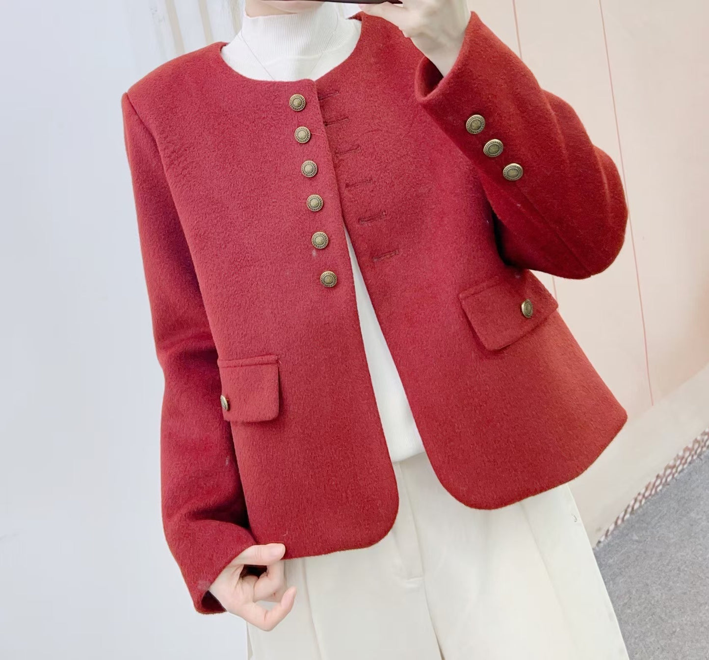 Dame elegant Boucle-jakke med dekorative knapper og praktiske lommer Stilla