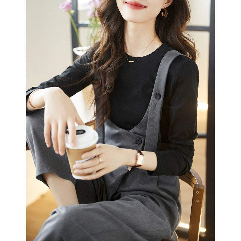 Dame dungaree med elegante knapdetaljer og feminin silhuet Stilla