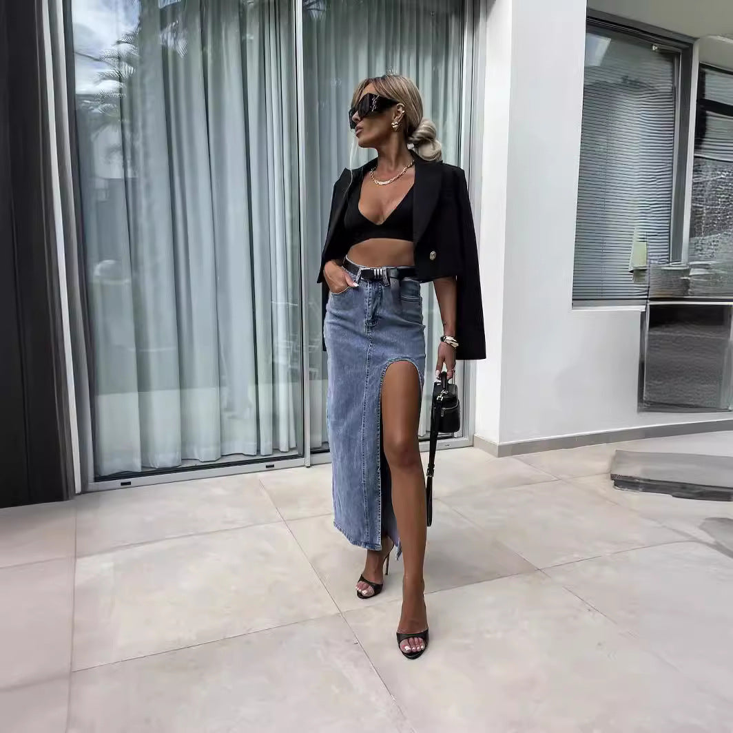 Dame denimnederdel med høj slids og figursyet snit Stilla