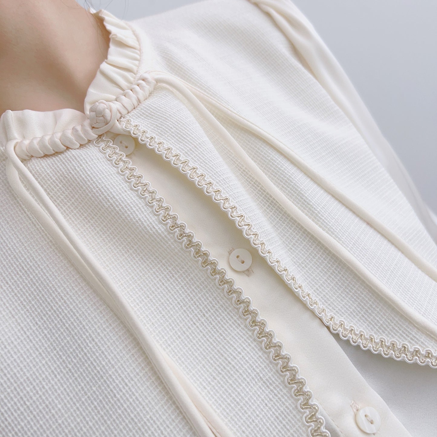 Dame elegant bluse med aftagelige skulderpuder Stilla