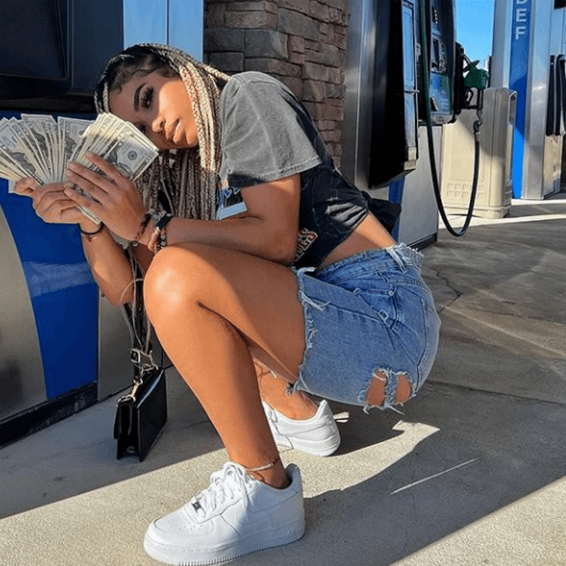 Dame Destroyed Denim-Shorts med frynset kant og modiske revne-detaljer Stilla