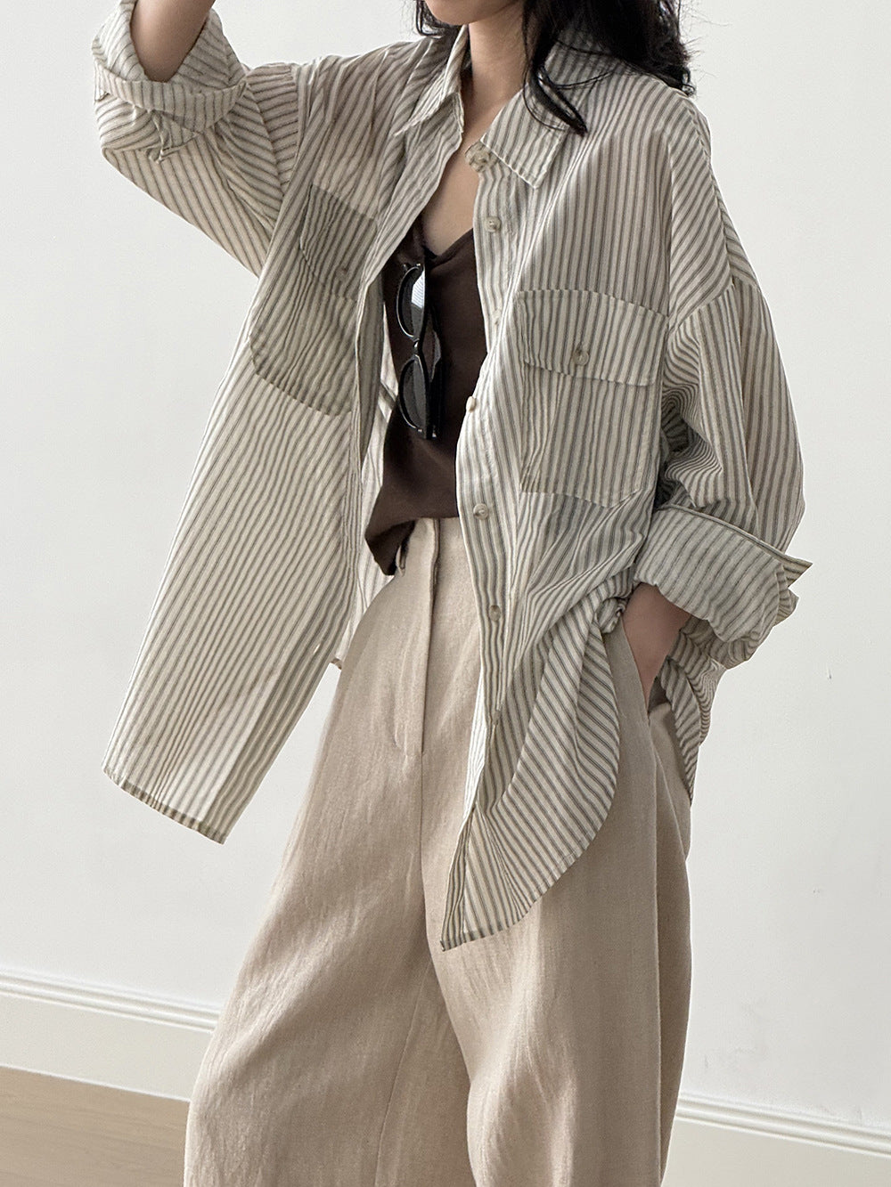 Dame afslappet skjorte top lavet af let og åndbart stof med stribet design Stilla