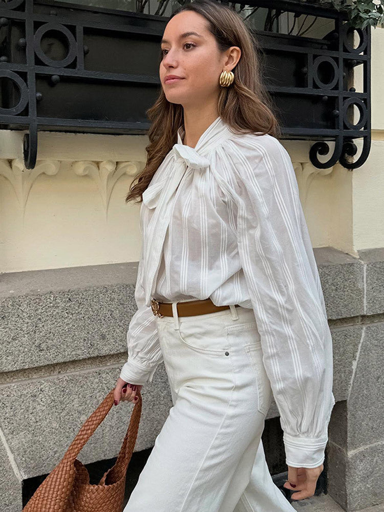 Dame elegant bluse med sløjfe-detalje og stribet design Stilla