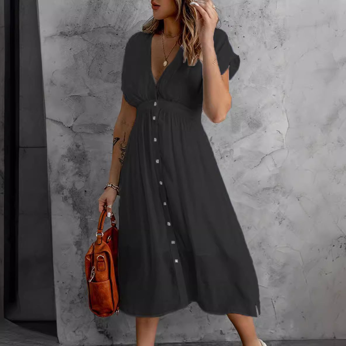 Dame afslappende kjole med knapliste og flydende snit Stilla