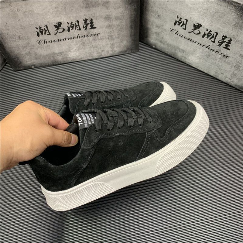Dame Behagelige Sneakers lavet af kvalitets ruskind med skridsikker sål og fugtregulerende indersål Stilla