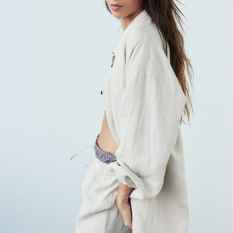 Dame afslappet linnedragt med oversized skjorte og bred buksestil Stilla