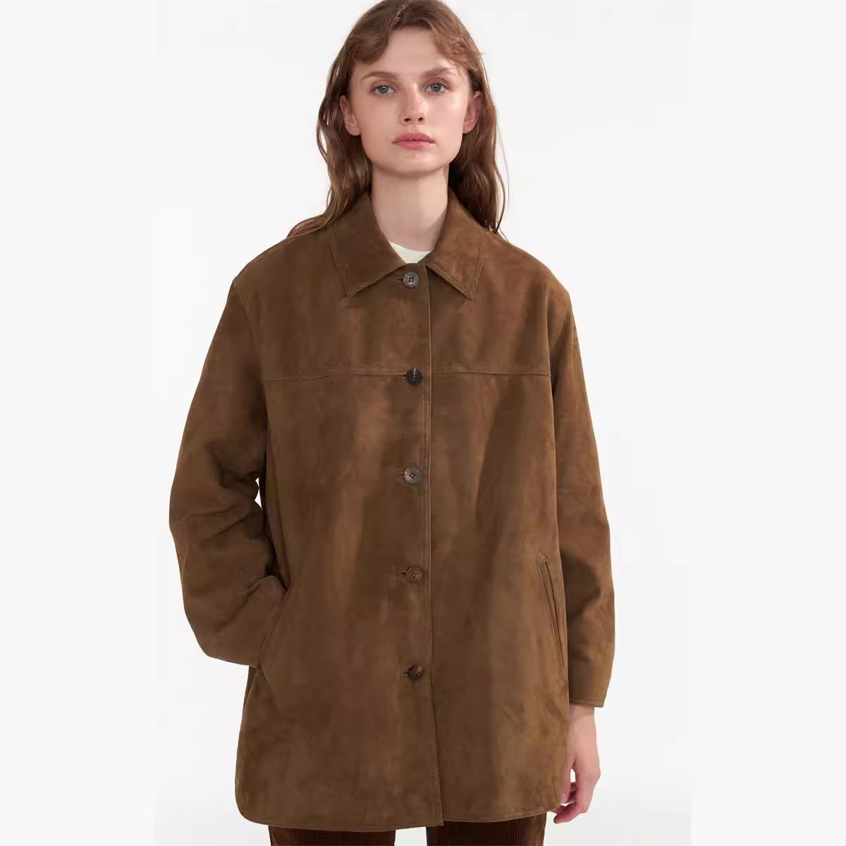 Dame afslappet ruskindsjakke med knaplukning og praktiske lommer Stilla