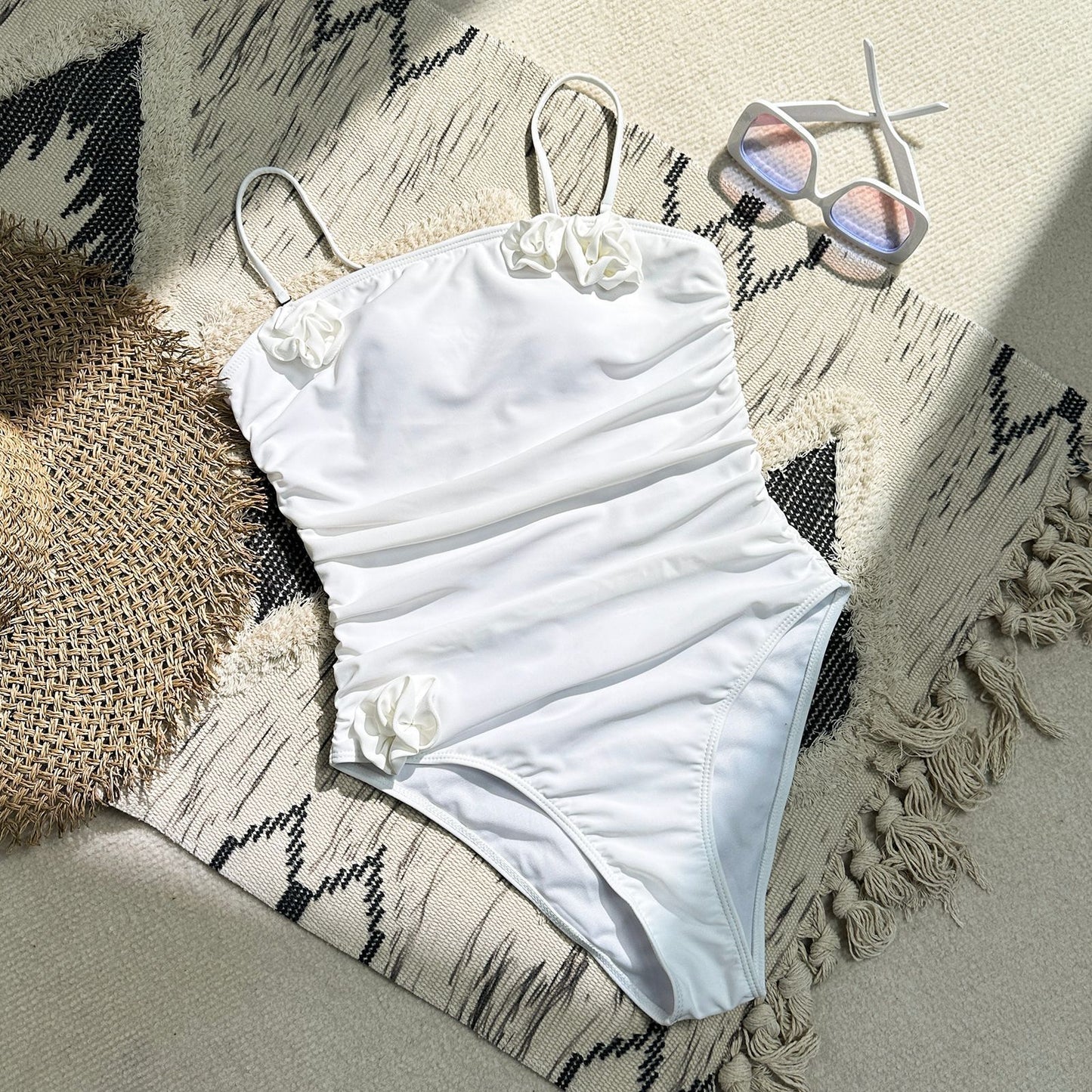 Dame Elegant Én-delt Badedragt med feminine Flæse detaljer Stilla