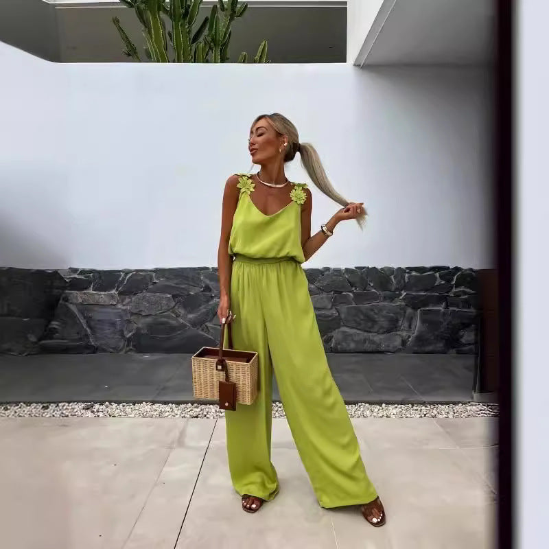Dame løst skåret jumpsuit med floralt accent og elastisk talje Stilla