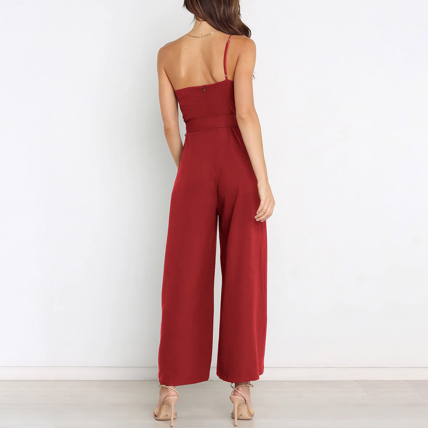 Dame Elegant Jumpsuit med asymmetrisk design og taljebælte Stilla