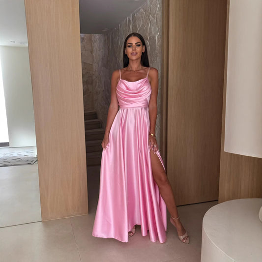 Dame Elegant aftenkjole med dyb udskæring og sidelæg Stilla