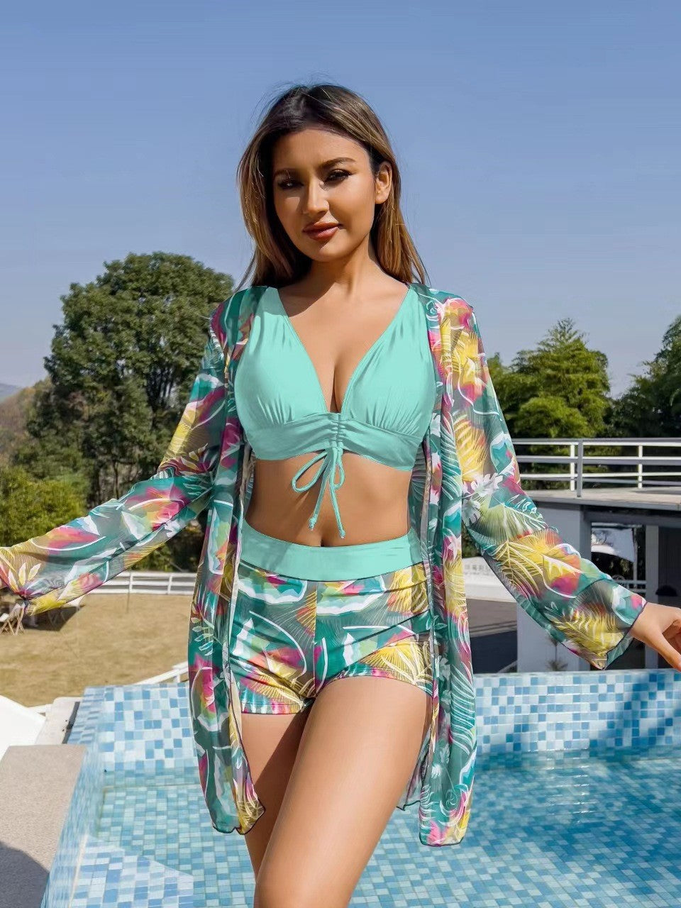 Dame Bikinisæt med afslappet Kimono og højtaljede Shorts Stilla