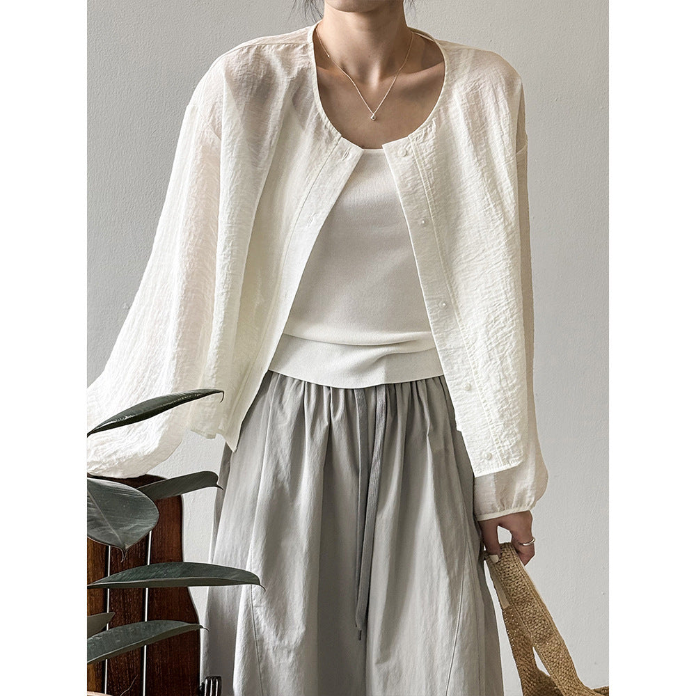 Dame afslappet bluse med knapdetaljer og let stof Stilla