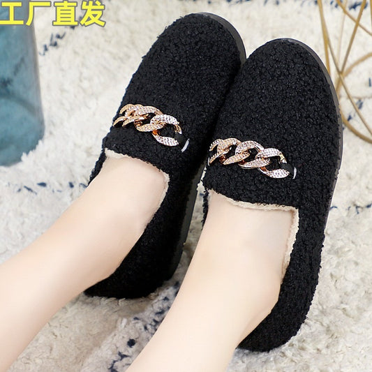 Femme Cozy Plush Slide Hjemmesko med elegant kædedetalje Stilla