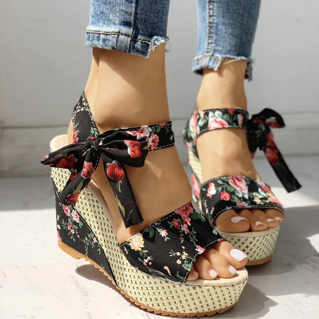 Stilla | Blomster Wedge Sandals