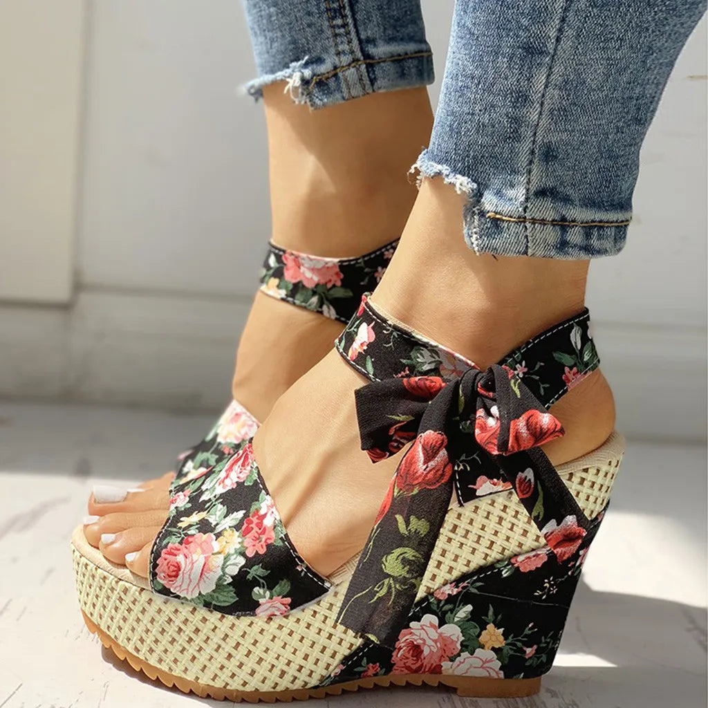 Stilla | Blomster Wedge Sandals