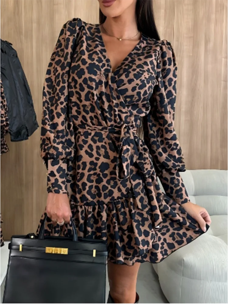 Stilla | Print Kjole Slimfit Bubble ærmer Sexet V-hals til trendy dage og aftenslooks