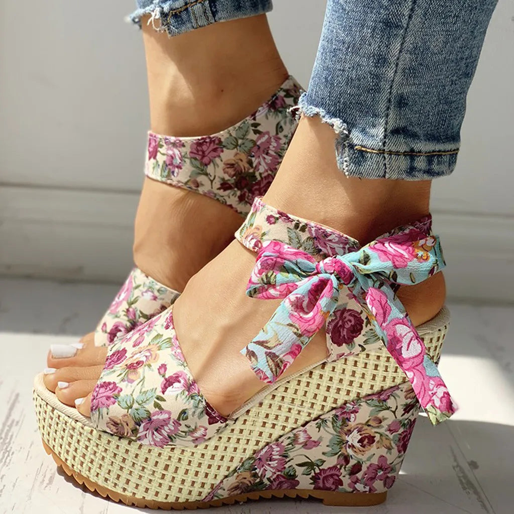 Stilla | Blomster Wedge Sandals