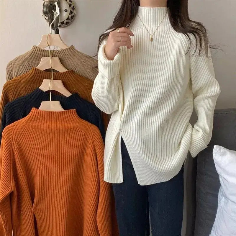 Stilla | Løs Skåret Pullover Med Rullekrave I Strik Til Damer