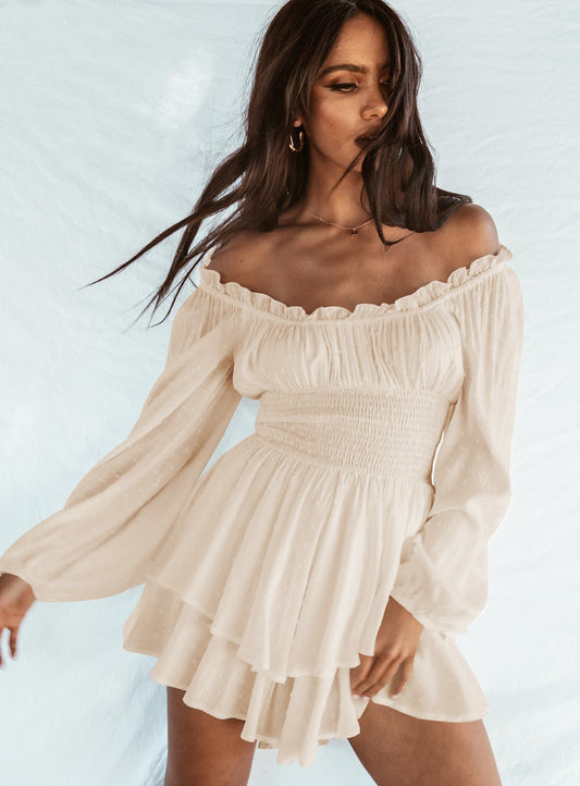 Stilla | Strapless Ruffle Kjole med Elegante Detaljer