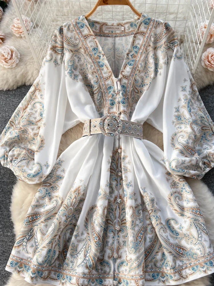 Stilla | Retro V-Udskæring Kjole Med Enkel Knapliste