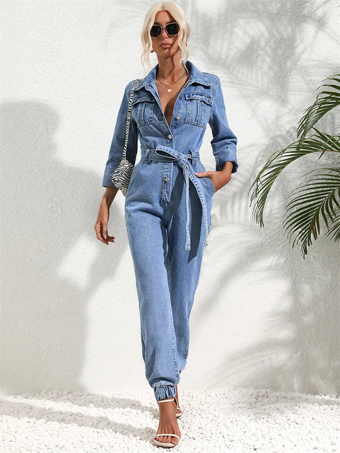 Stilla | Kvinders Trendy Blå Jeans Jumpsuit Med Bælte Og Halterneck Krave