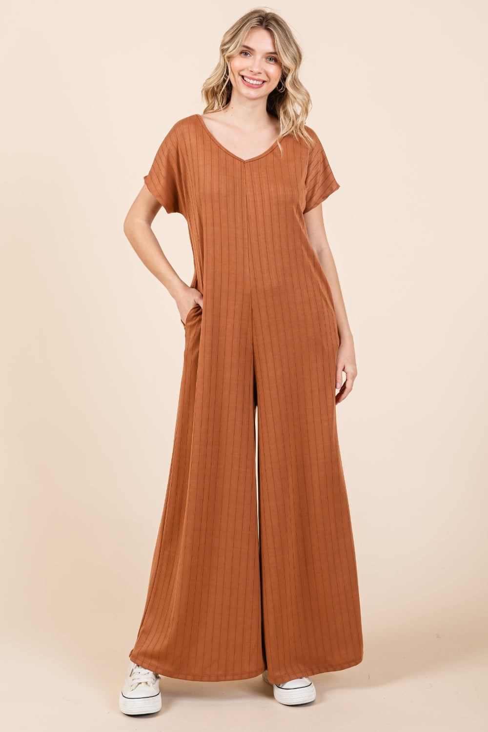 Stilla | Rillede Kortærmet Bred Ben Jumpsuit