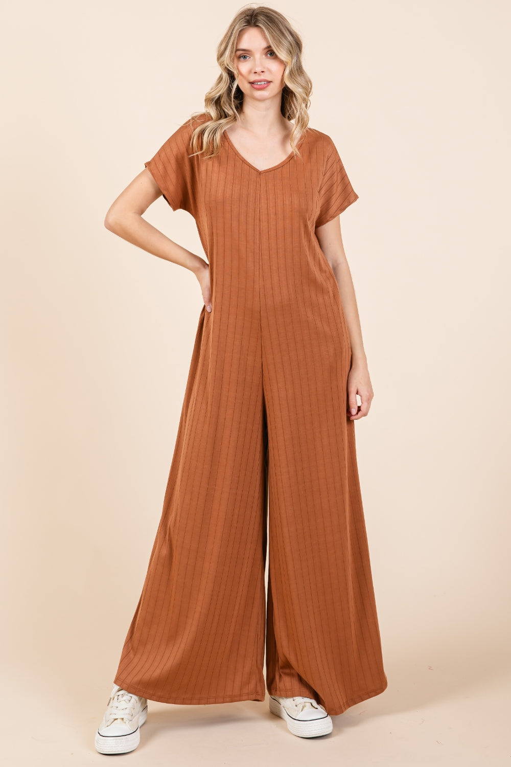 Stilla | Rillede Kortærmet Bred Ben Jumpsuit