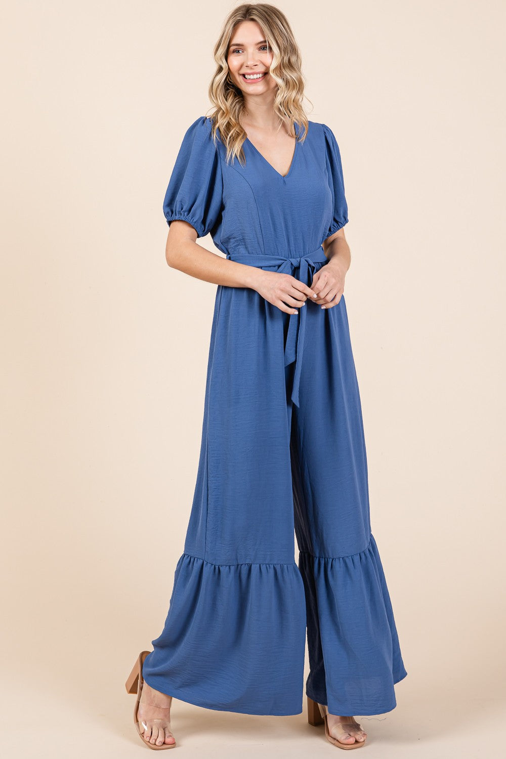Stilla | Full Size V-hals Bælte Bred Ben Jumpsuit