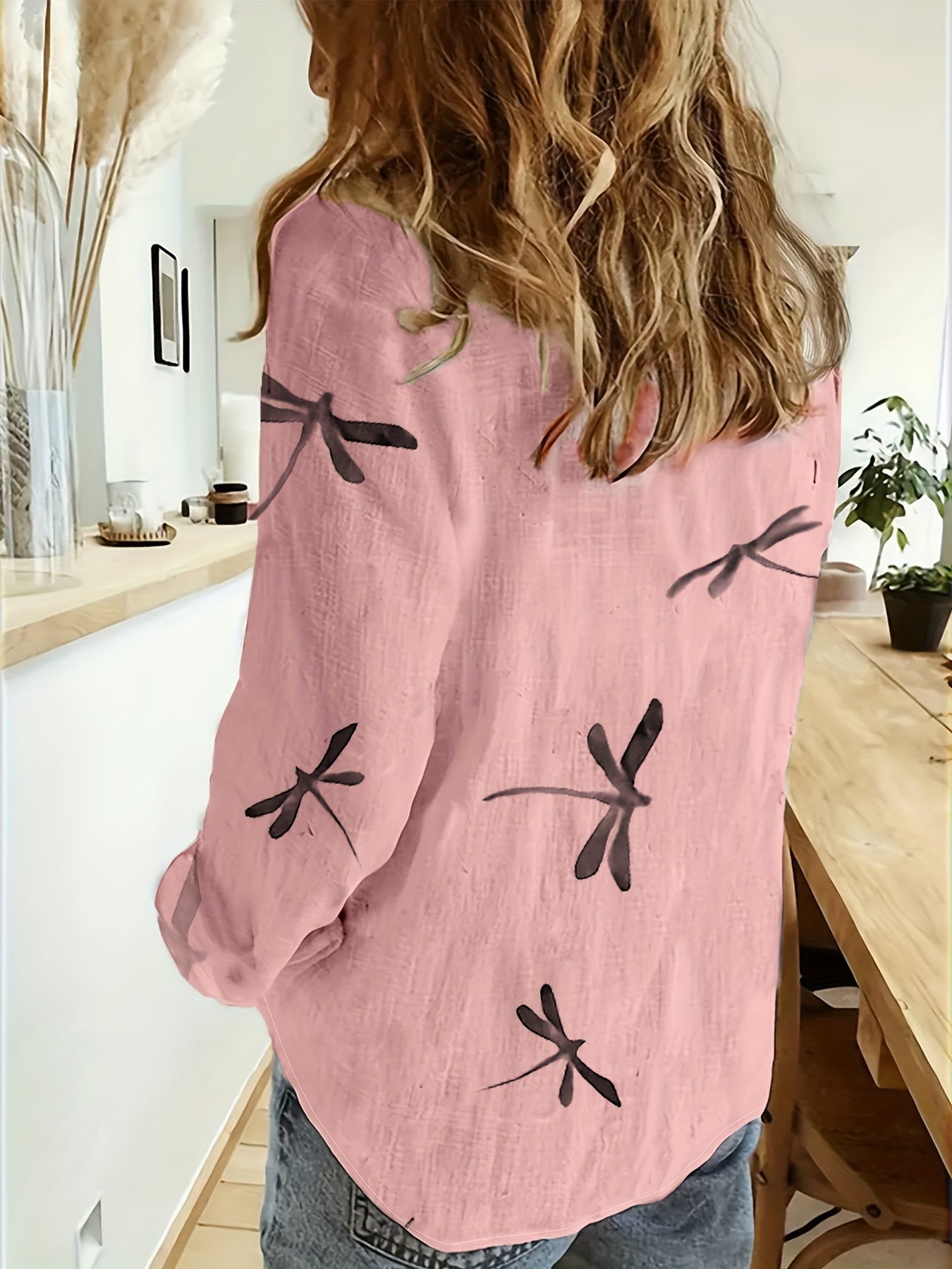 Stilla | Damebluse Med Dragonfly Print, Luftig, Med Lange Ærmer, Afslappet Stil