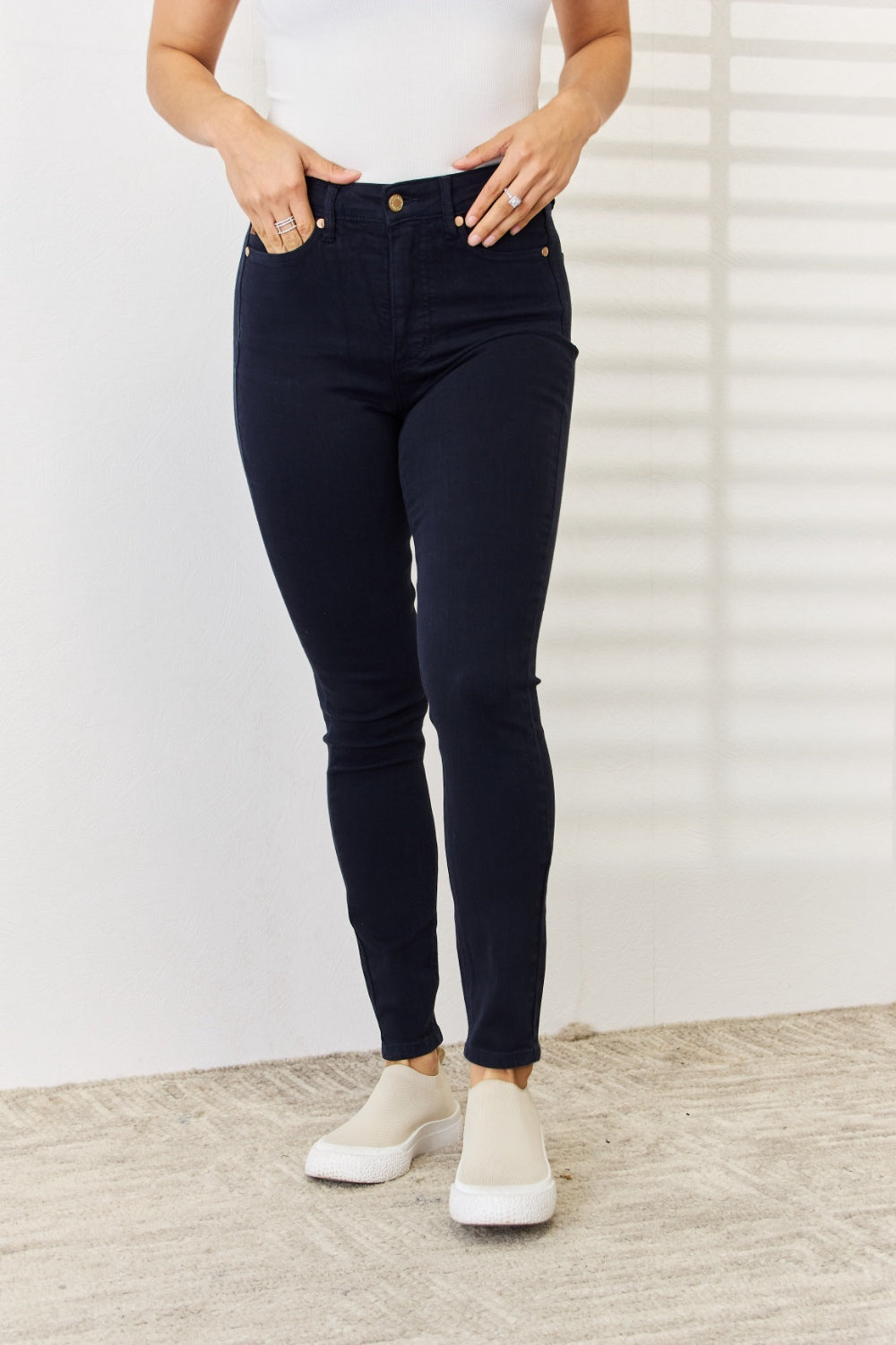 Stilla | Blå Full Size Garment Dyed Tummy Control Skinny Jeans