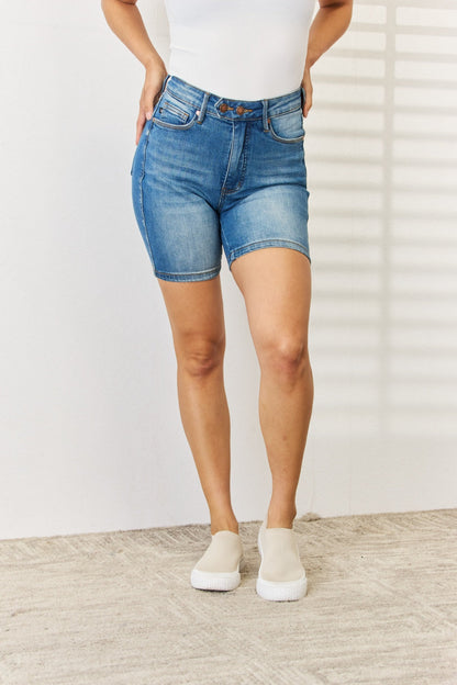 Stilla | Blå Full Size Tummy Control Double Button Bermuda Denim Shorts